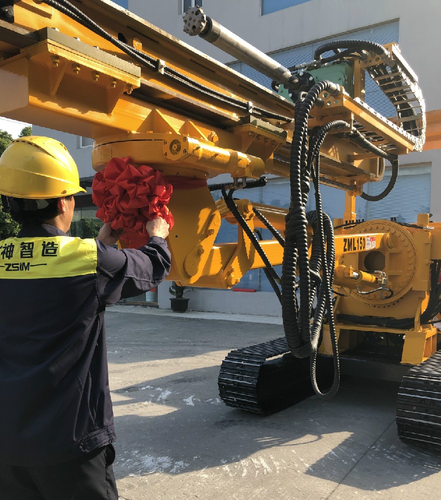 【硬核實力】鉆神發(fā)貨ZML150鉆機，再次助力廣西大浦高速